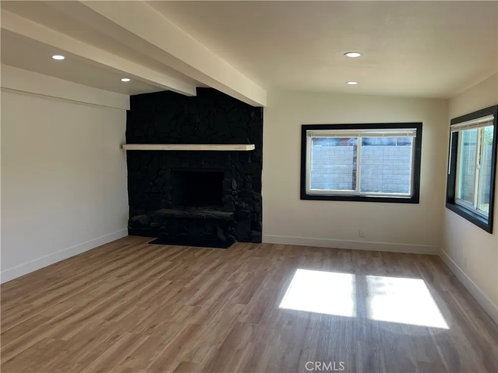10807 Dumond Bloomington, CA 92316