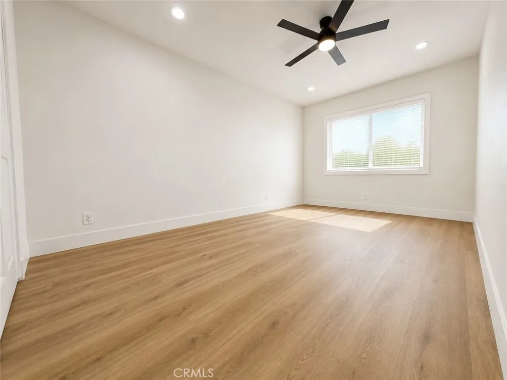 10807 Dumond Bloomington, CA 92316