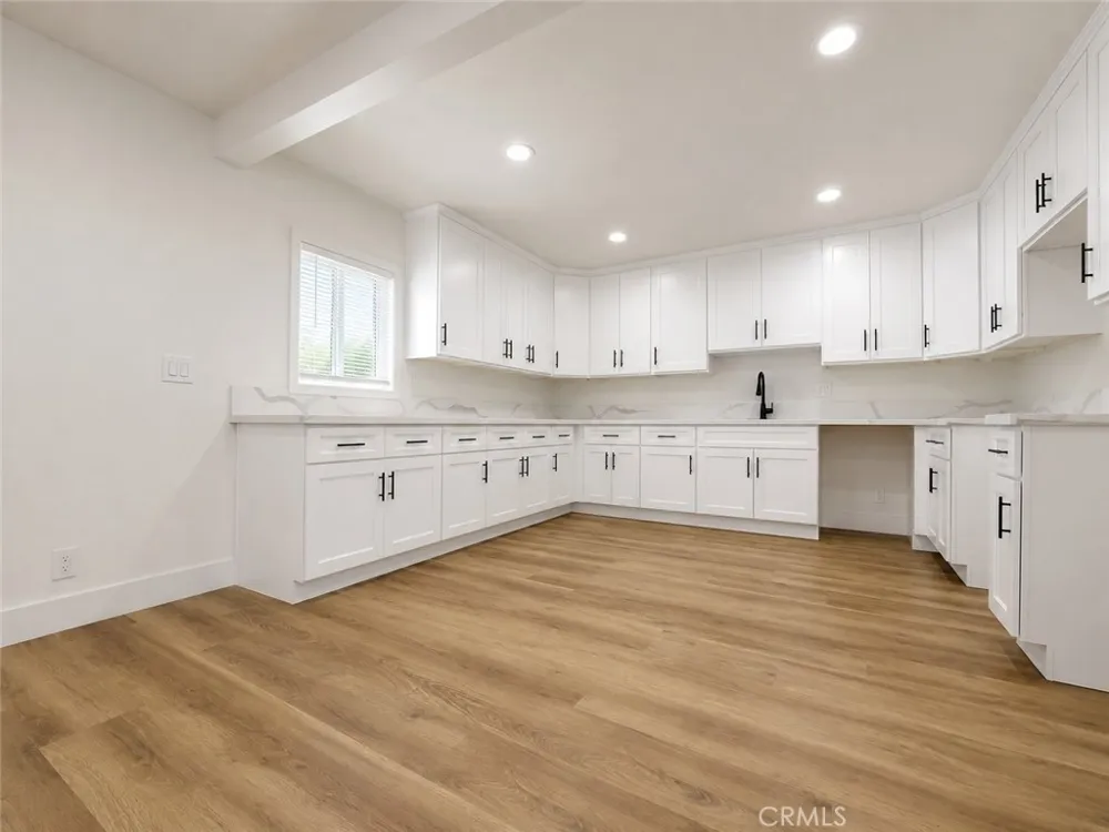 10807 Dumond Bloomington, CA 92316