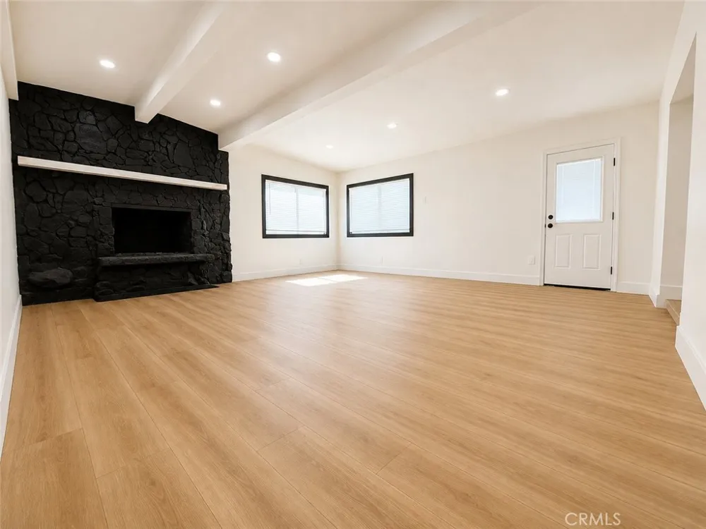 10807 Dumond Bloomington, CA 92316