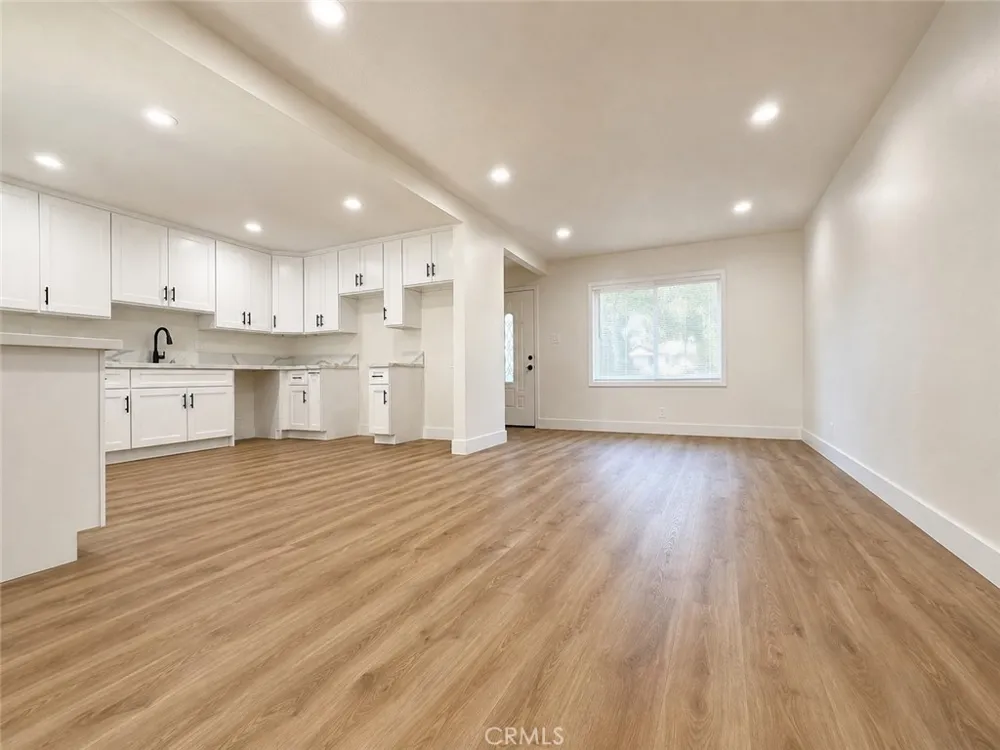10807 Dumond Bloomington, CA 92316