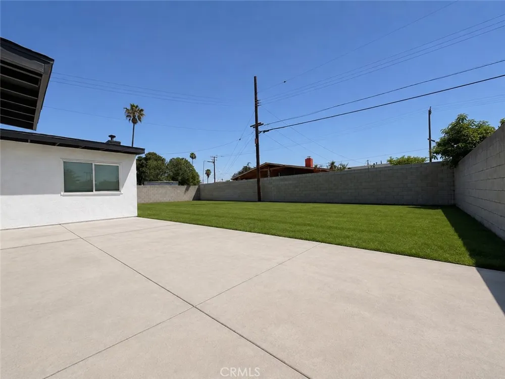 10807 Dumond Bloomington, CA 92316