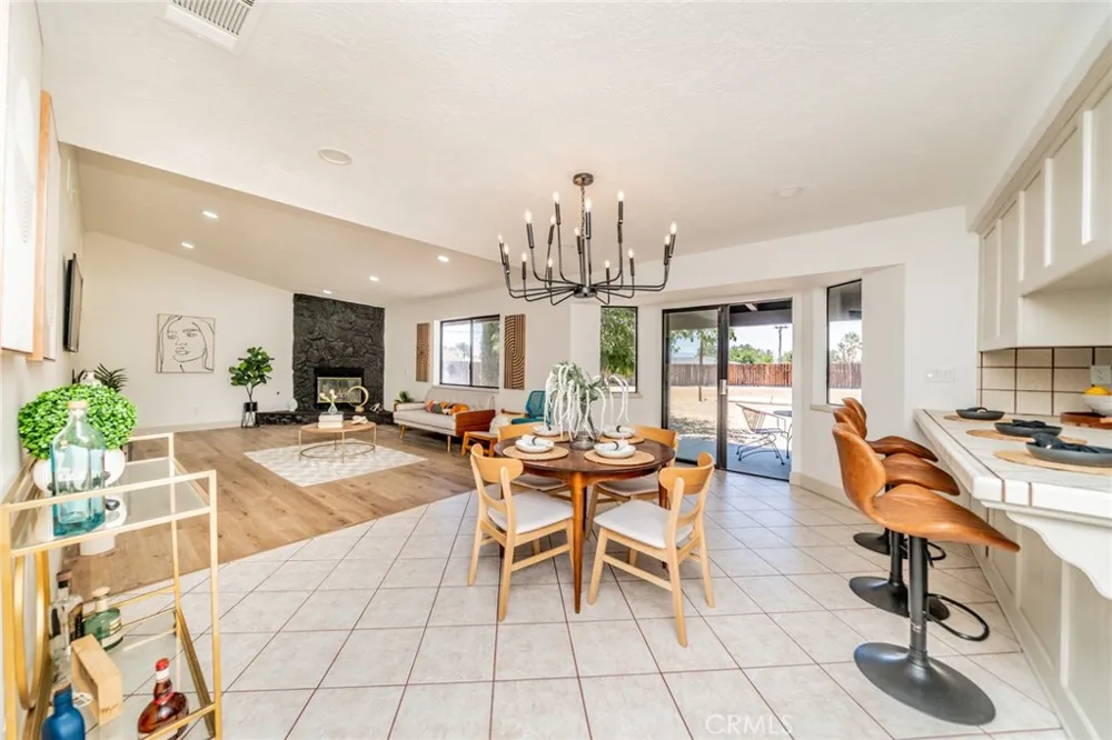 13786 Crow Apple Valley, CA 92307