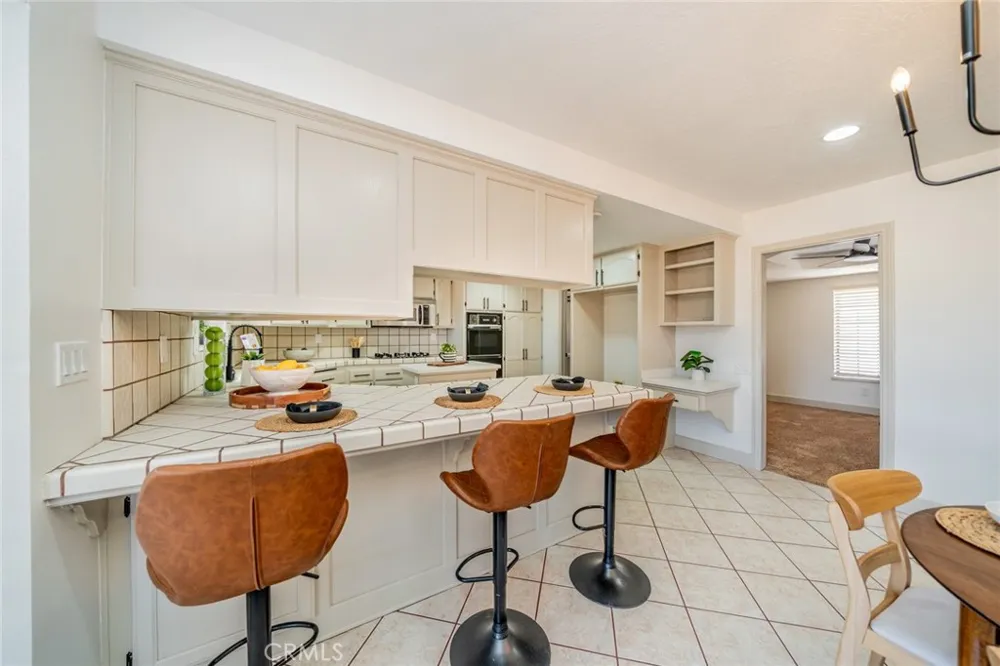 13786 Crow Apple Valley, CA 92307
