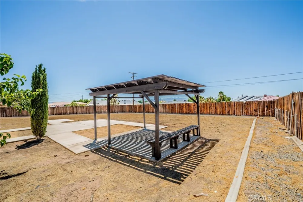 13786 Crow Apple Valley, CA 92307