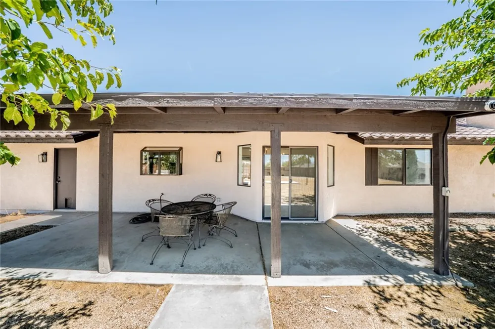 13786 Crow Apple Valley, CA 92307