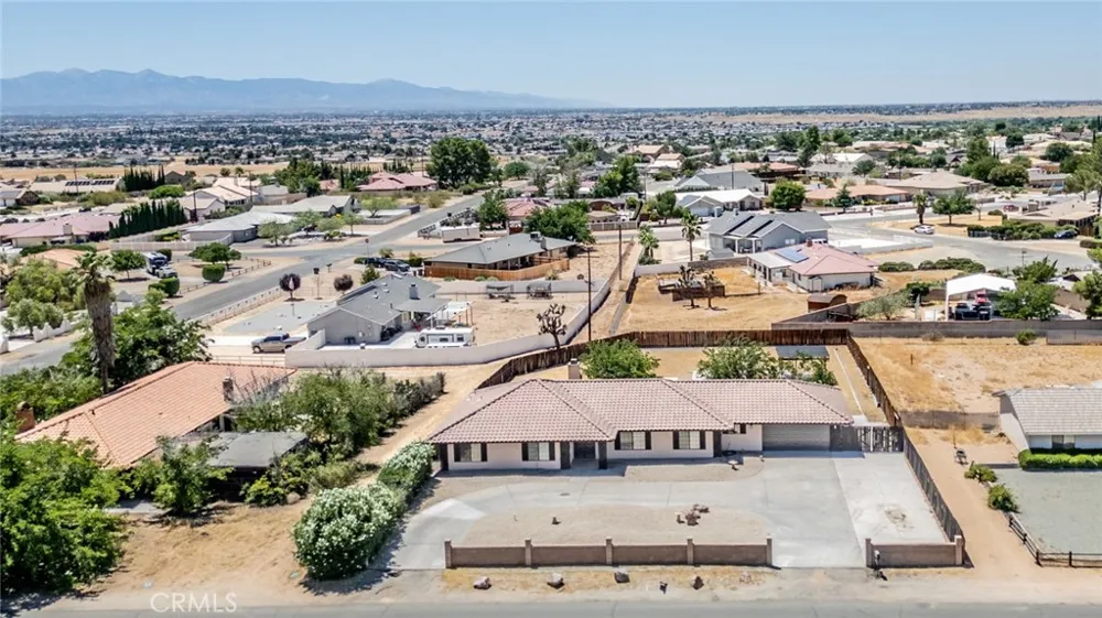 13786 Crow Apple Valley, CA 92307