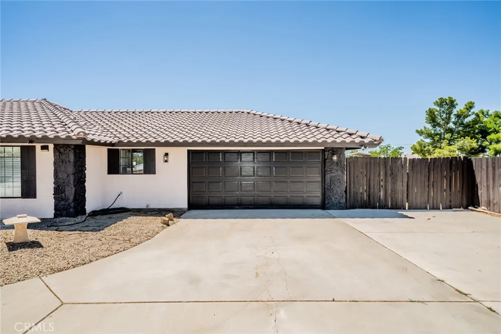 13786 Crow Apple Valley, CA 92307