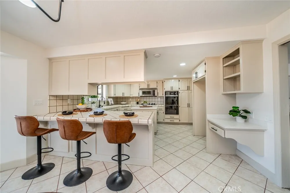 13786 Crow Apple Valley, CA 92307