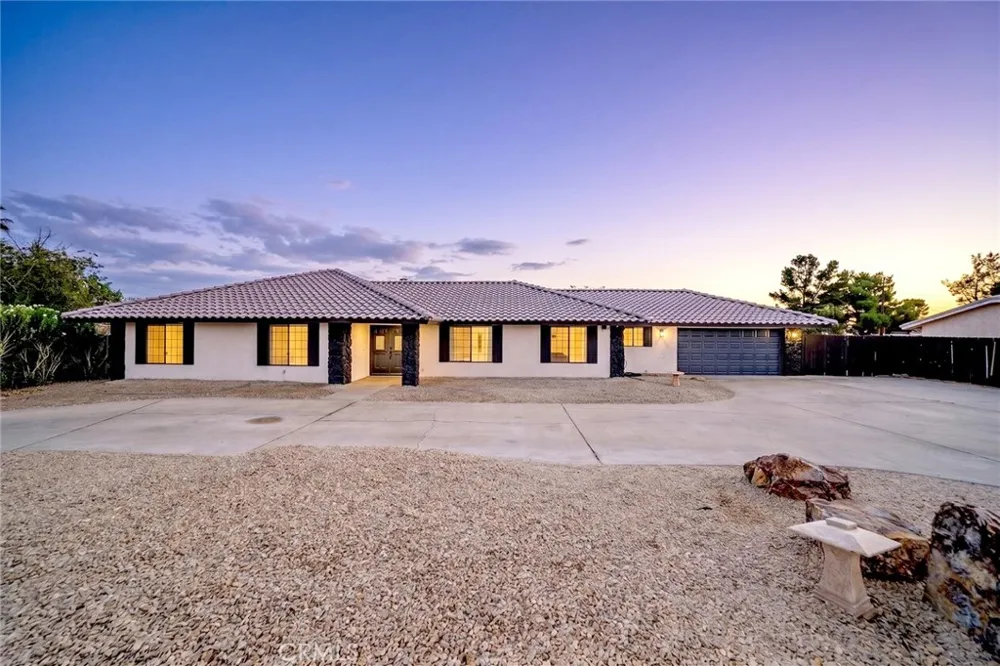 13786 Crow Apple Valley, CA 92307