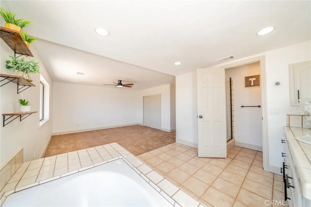 13786 Crow Apple Valley, CA 92307