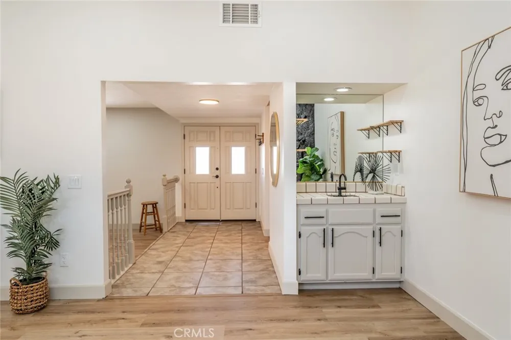 13786 Crow Apple Valley, CA 92307