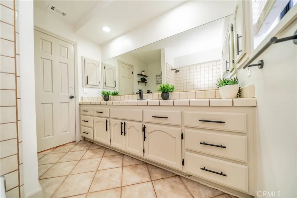 13786 Crow Apple Valley, CA 92307