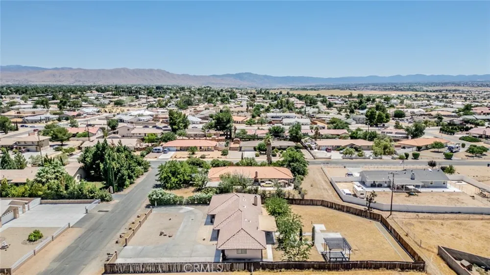 13786 Crow Apple Valley, CA 92307