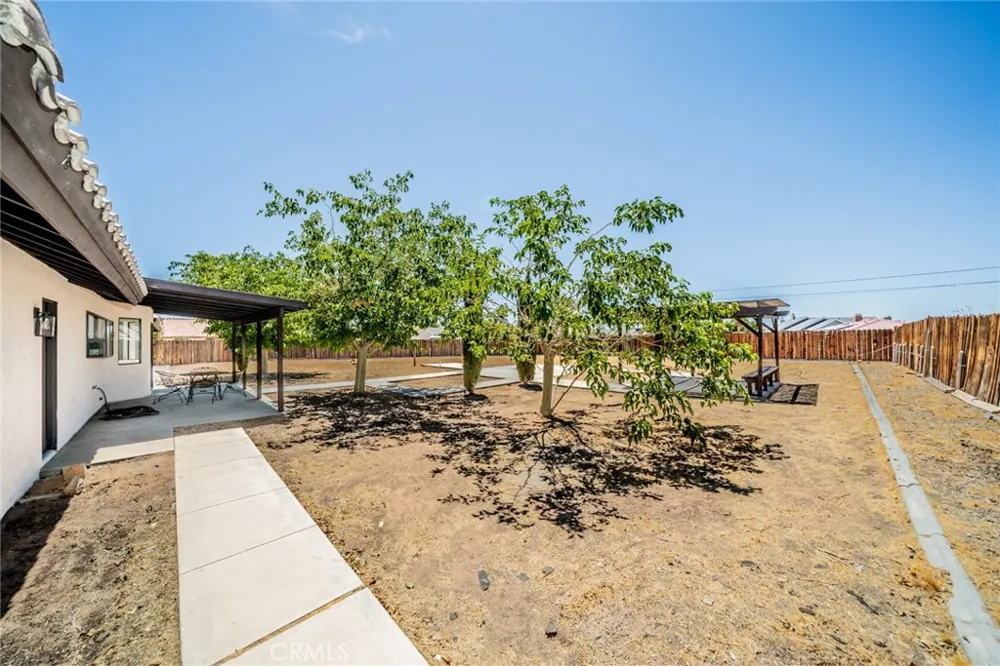 13786 Crow Apple Valley, CA 92307