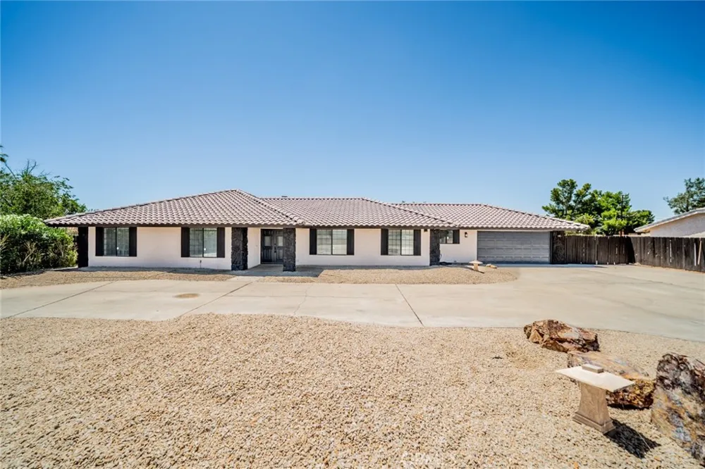 13786 Crow Apple Valley, CA 92307