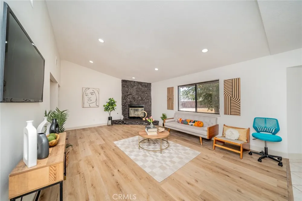 13786 Crow Apple Valley, CA 92307