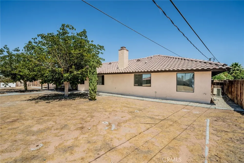 13786 Crow Apple Valley, CA 92307