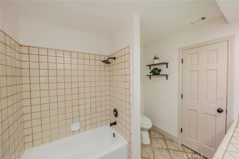 13786 Crow Apple Valley, CA 92307