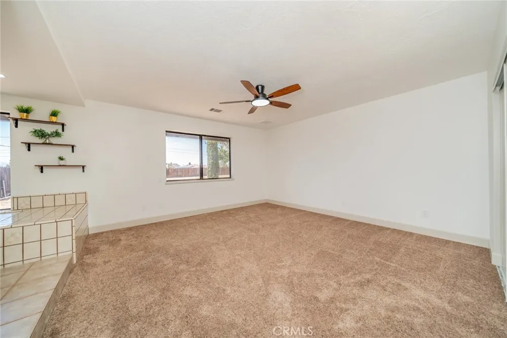 13786 Crow Apple Valley, CA 92307
