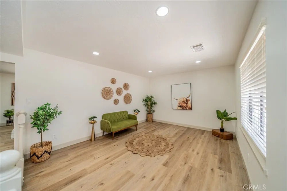 13786 Crow Apple Valley, CA 92307