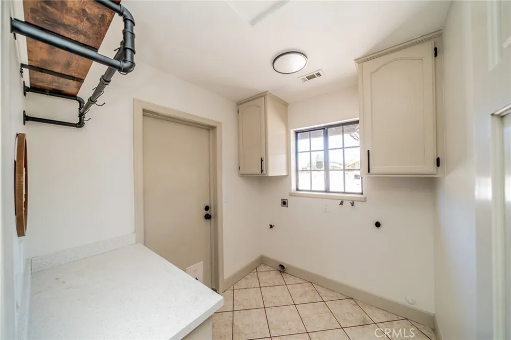 13786 Crow Apple Valley, CA 92307