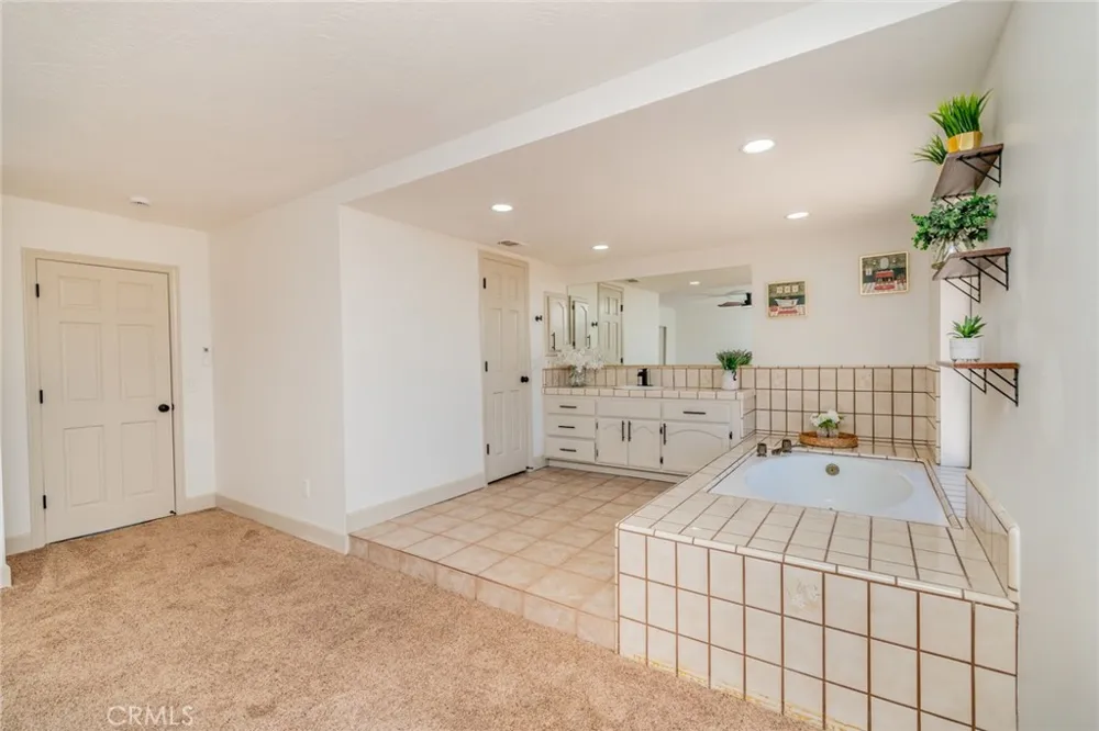 13786 Crow Apple Valley, CA 92307