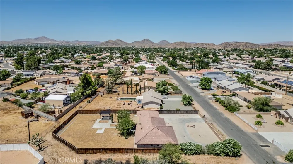 13786 Crow Apple Valley, CA 92307