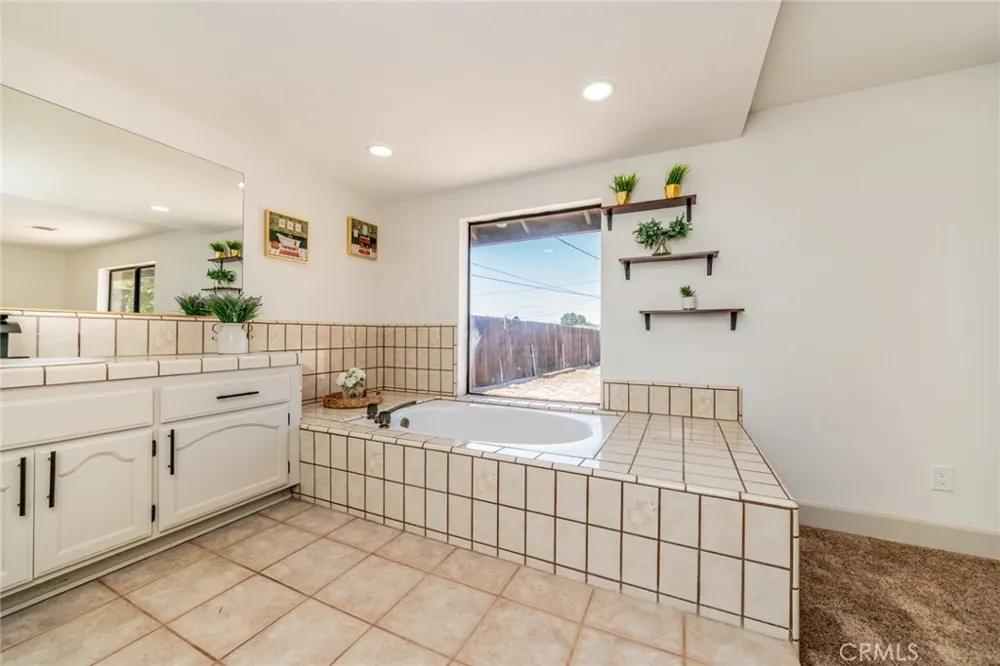 13786 Crow Apple Valley, CA 92307