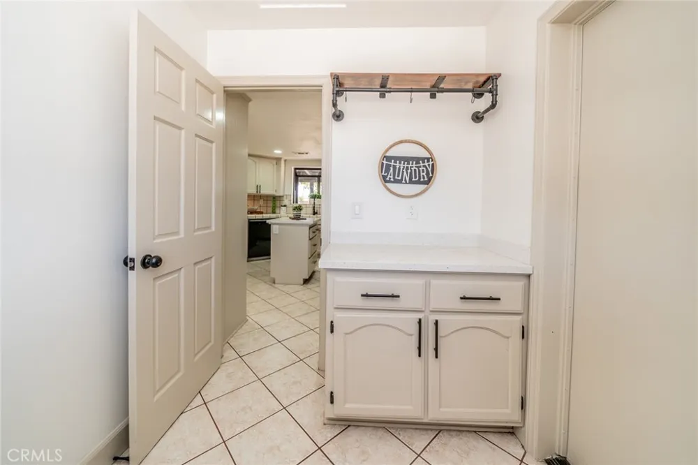 13786 Crow Apple Valley, CA 92307