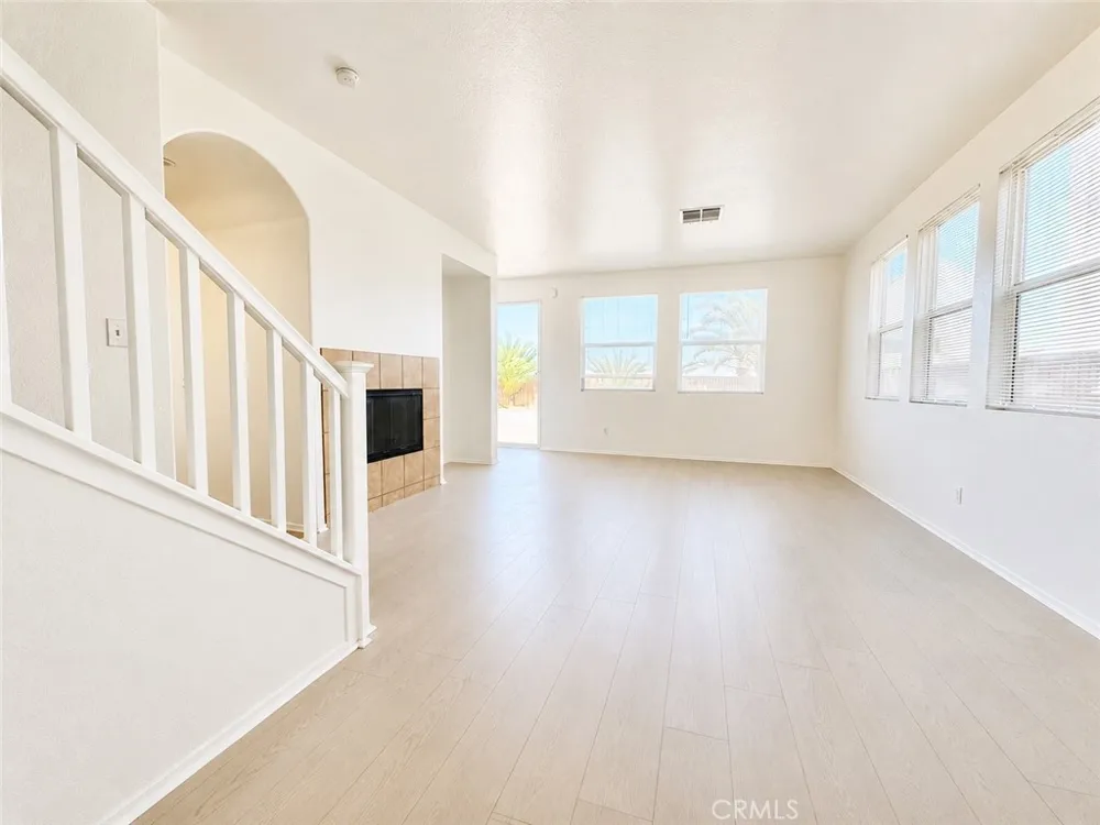 14444 Moon Valley Victorville, CA 92394