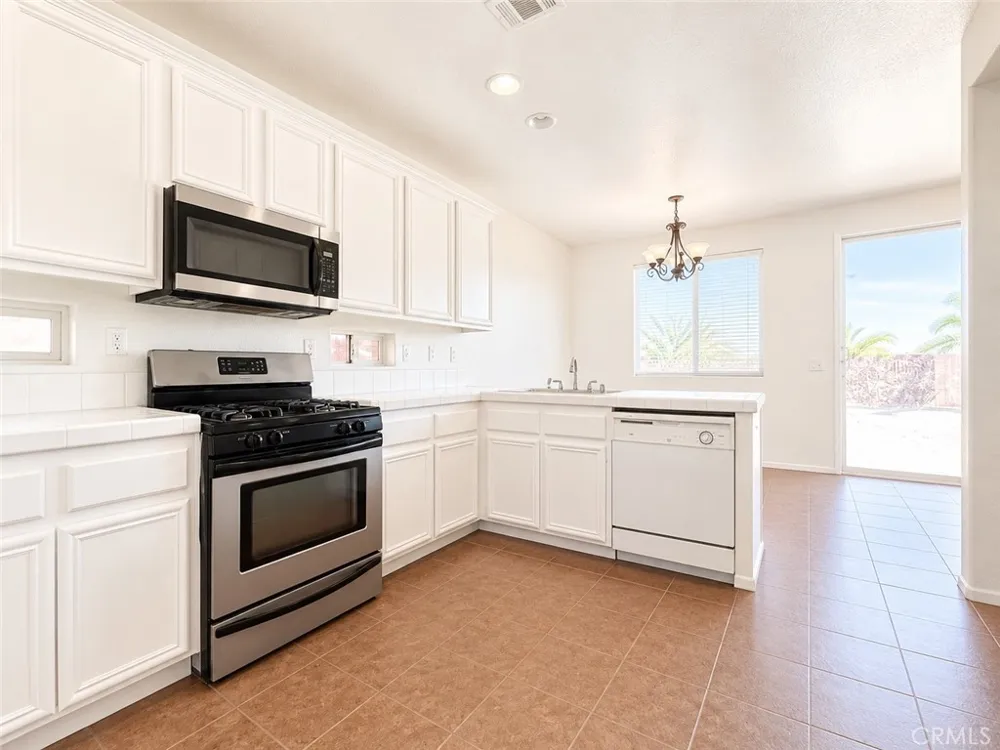 14444 Moon Valley Victorville, CA 92394