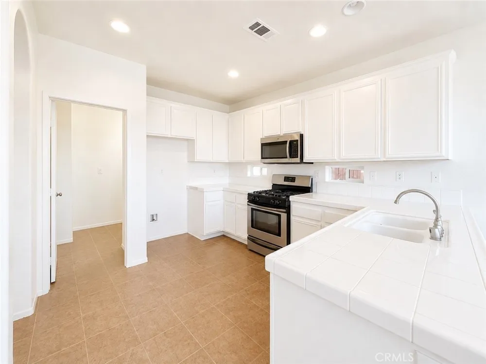 14444 Moon Valley Victorville, CA 92394