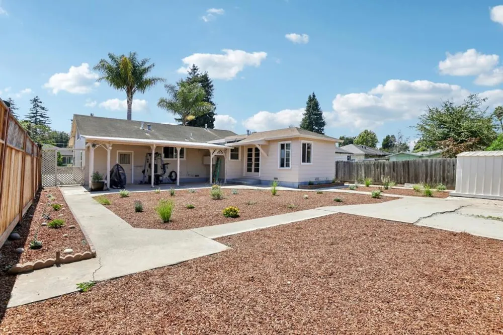 12 Taylor Road Watsonville, CA 95076