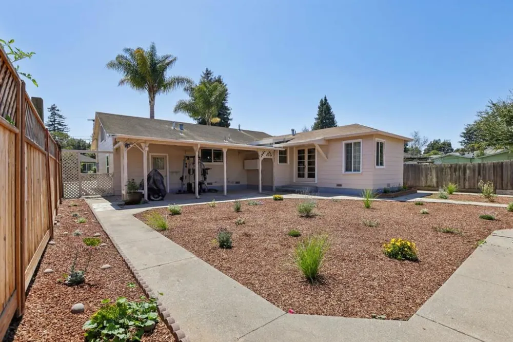12 Taylor Road Watsonville, CA 95076
