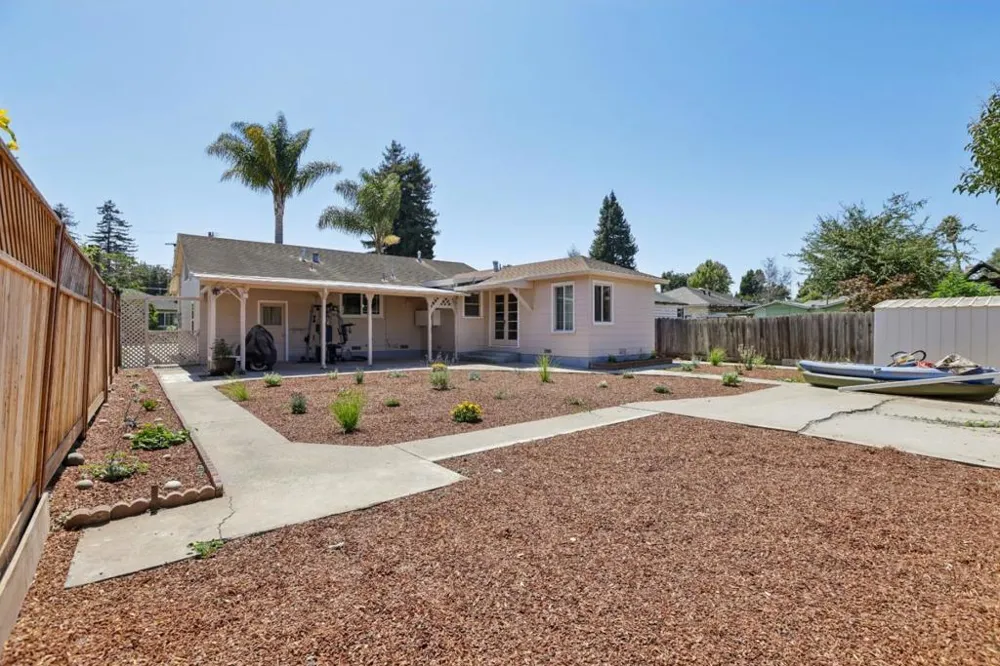 12 Taylor Road Watsonville, CA 95076