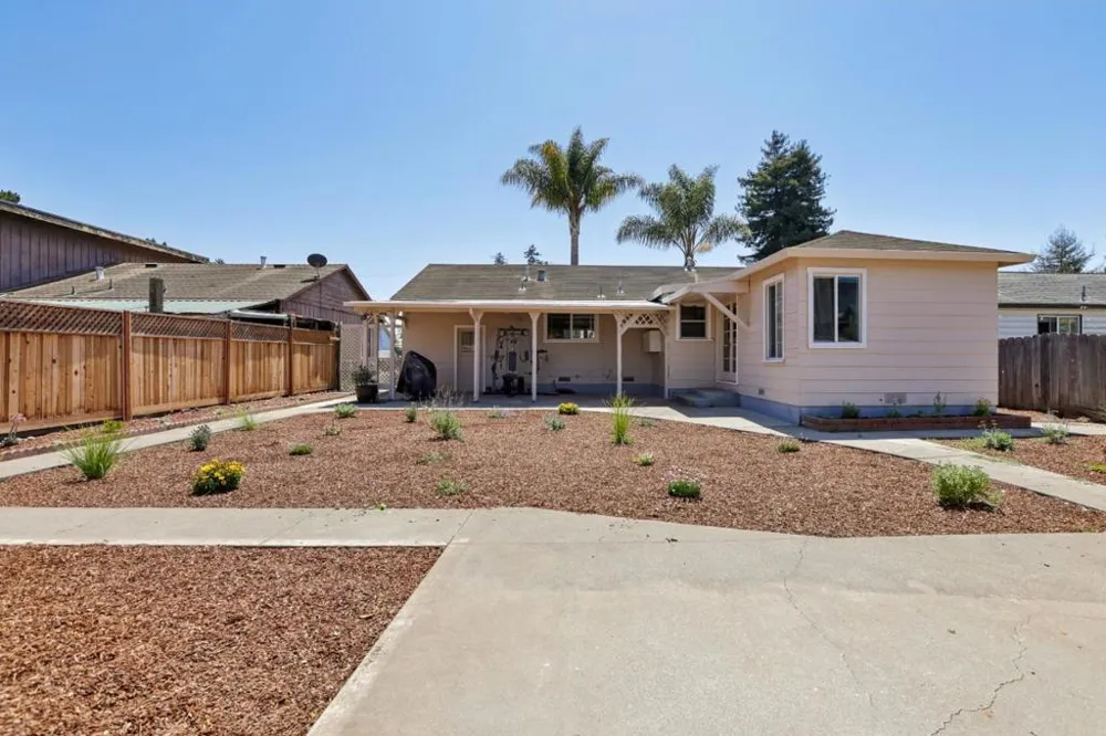 12 Taylor Road Watsonville, CA 95076