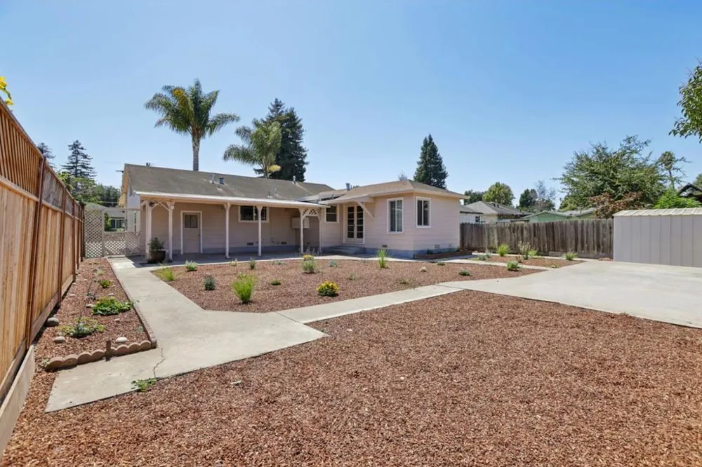 12 Taylor Road Watsonville, CA 95076
