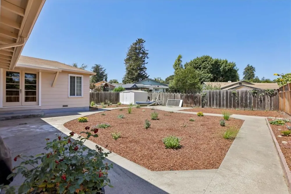 12 Taylor Road Watsonville, CA 95076