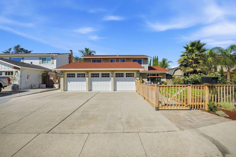 15640 La Sierra Court Morgan Hill, CA 95037