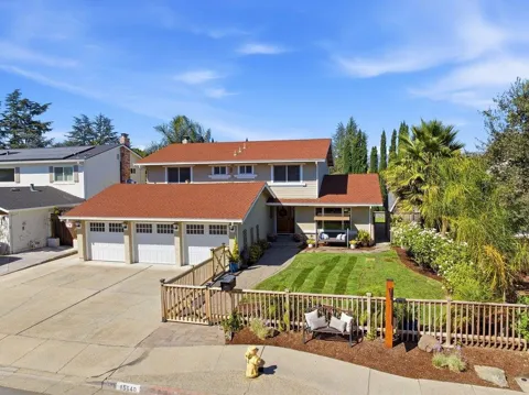 15640 La Sierra Court