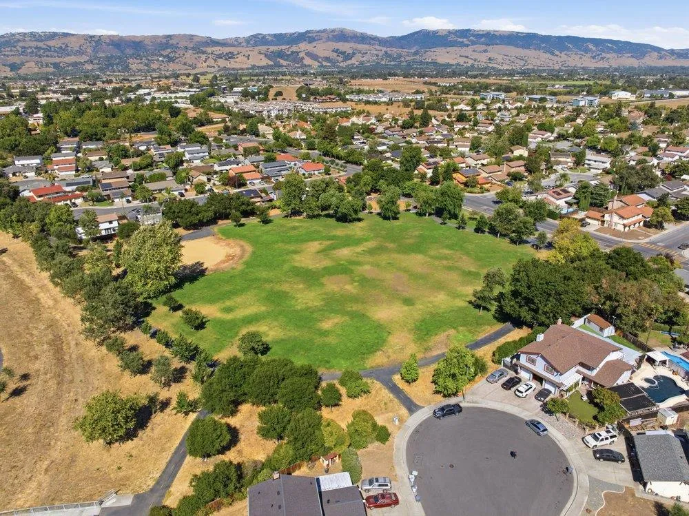 15640 La Sierra Court Morgan Hill, CA 95037