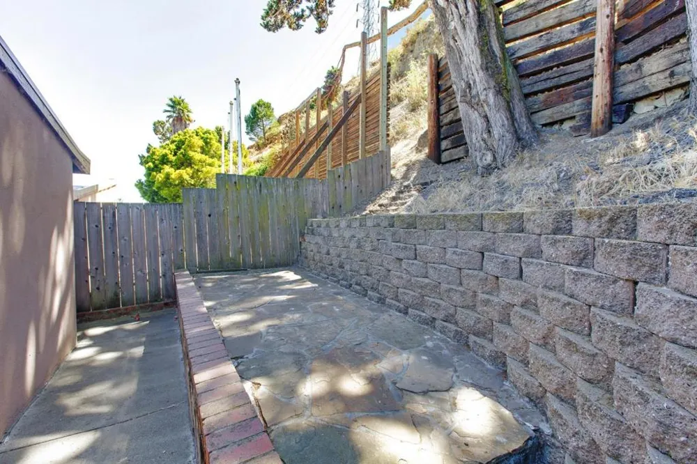 141 Pecks Lane South San Francisco, CA 94080