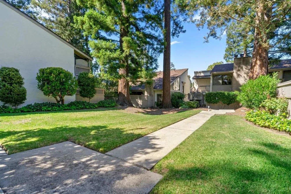 19626 Vineyard Lane Saratoga, CA 95070