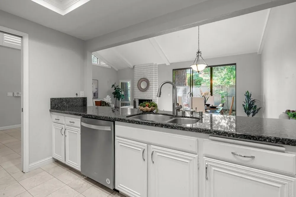 19626 Vineyard Lane Saratoga, CA 95070