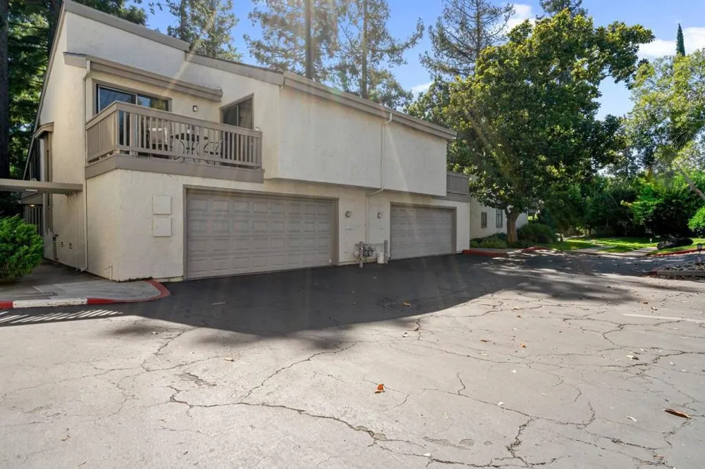 19626 Vineyard Lane Saratoga, CA 95070