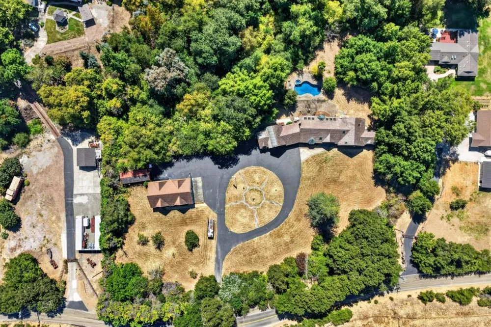 25489 Palomares Road Castro Valley, CA 94552