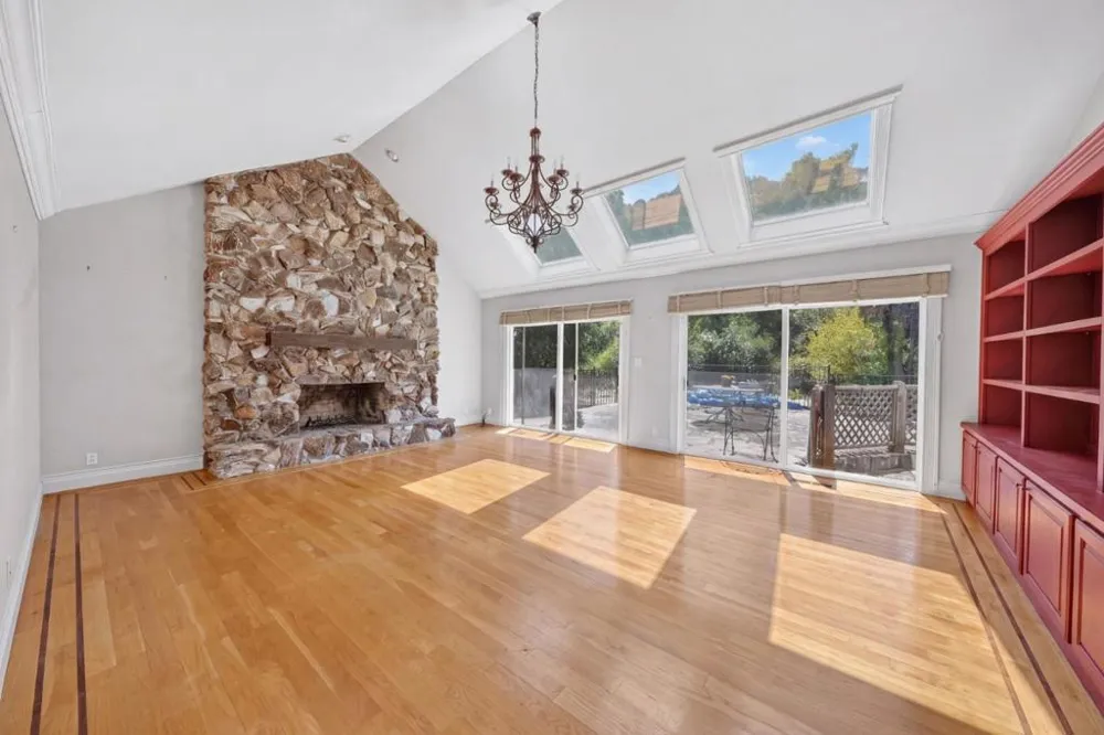 25489 Palomares Road Castro Valley, CA 94552
