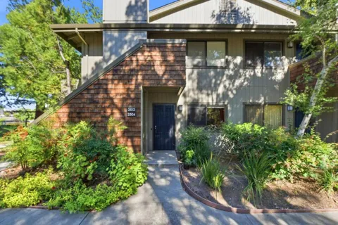 2504 La Terrace Circle