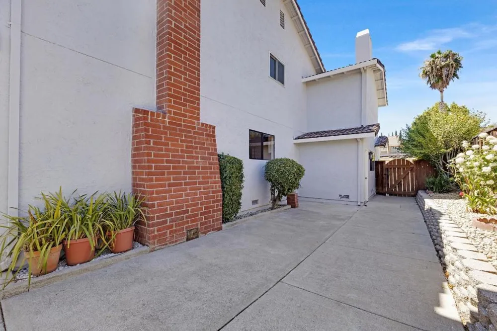 674 Canterbury Place Milpitas, CA 95035